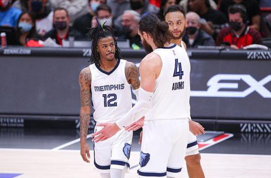 上海队逆转四川队，莫兰特统治全场